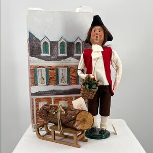 Byers Choice Colonial Williamsburg Man w/ Yule Log Caroler 13” 2001 #552 w/ Box